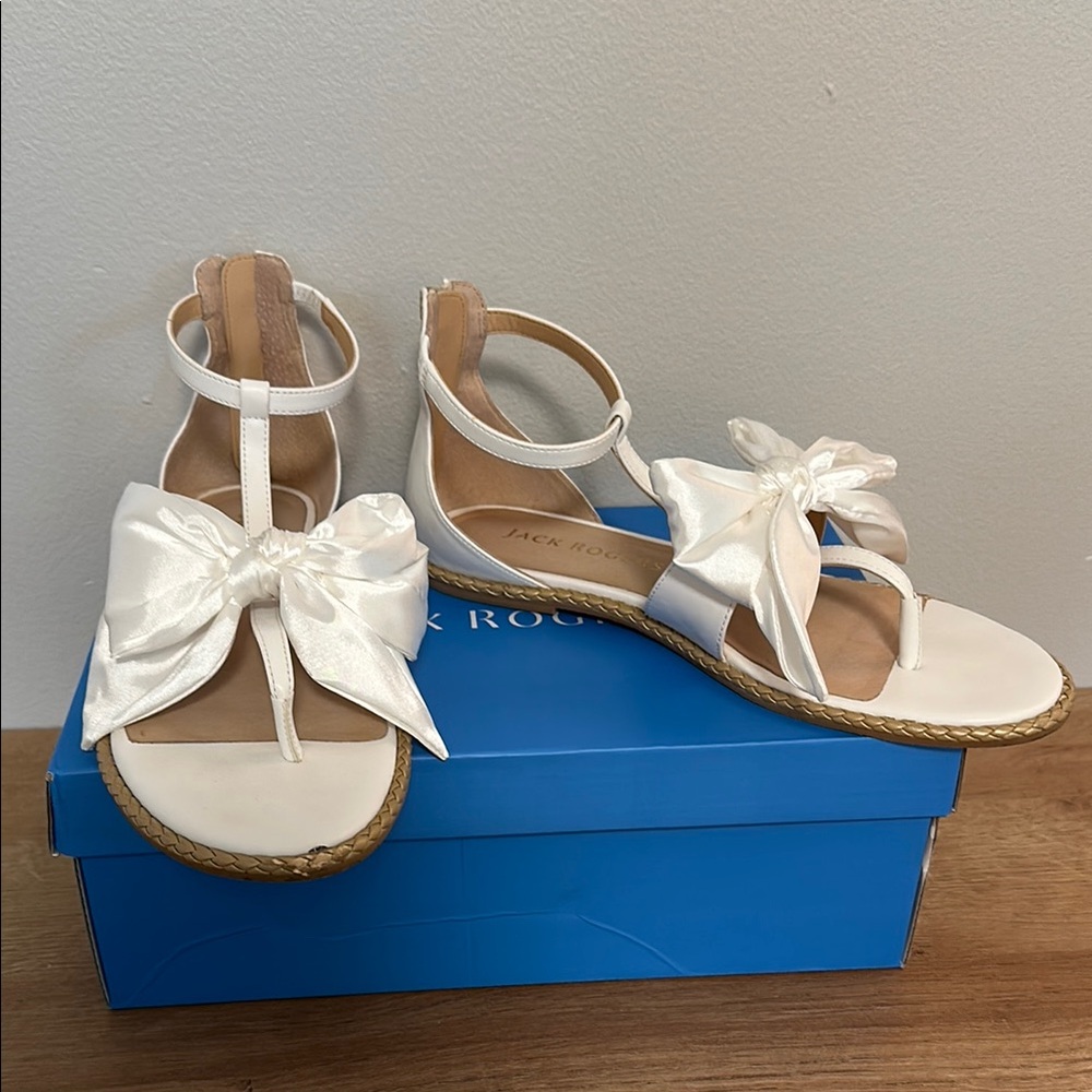 EUC Jack Rogers White Bow Sandals Elegant Summer Heidi T-Strap